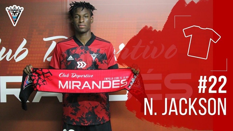 Jackson thi đấu trong màu áo của câu lạc bộ Villarreal