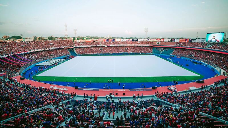 Cổ động viên Cerro Porteño lấp kín sân vận động