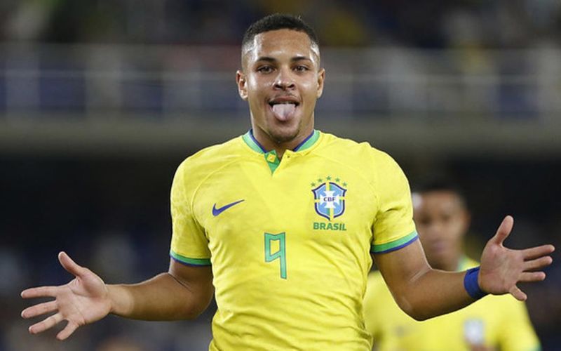 Vitor Roque sớm bộc lộ tài năng thiên bẩm ở Brazil